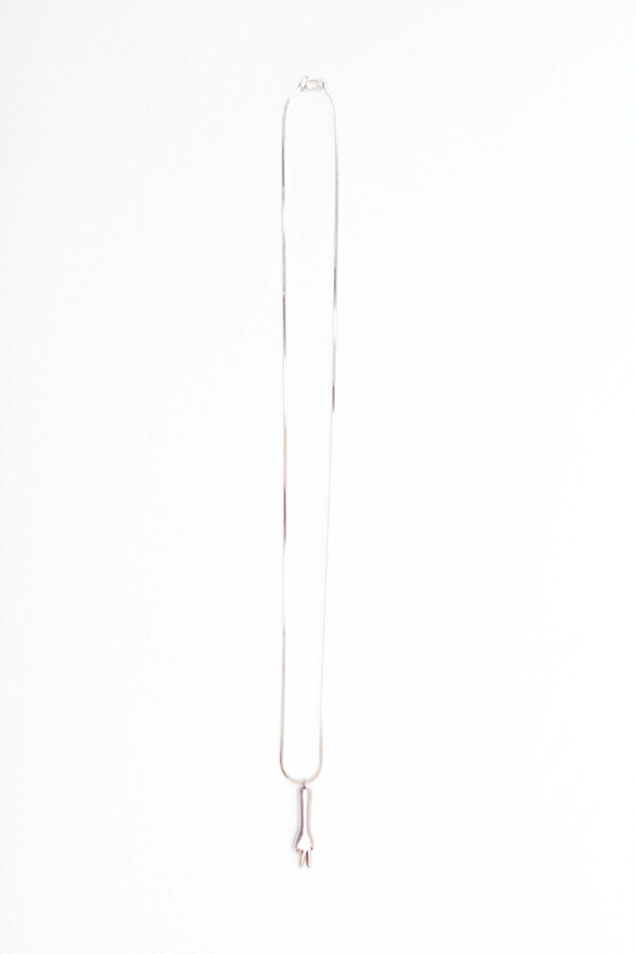 The-scissors-pendant-silver-by-glenda-lopez-frontal-1