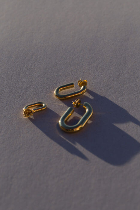 the-medium-golden-link-earring-by-glenda-lopez-alta